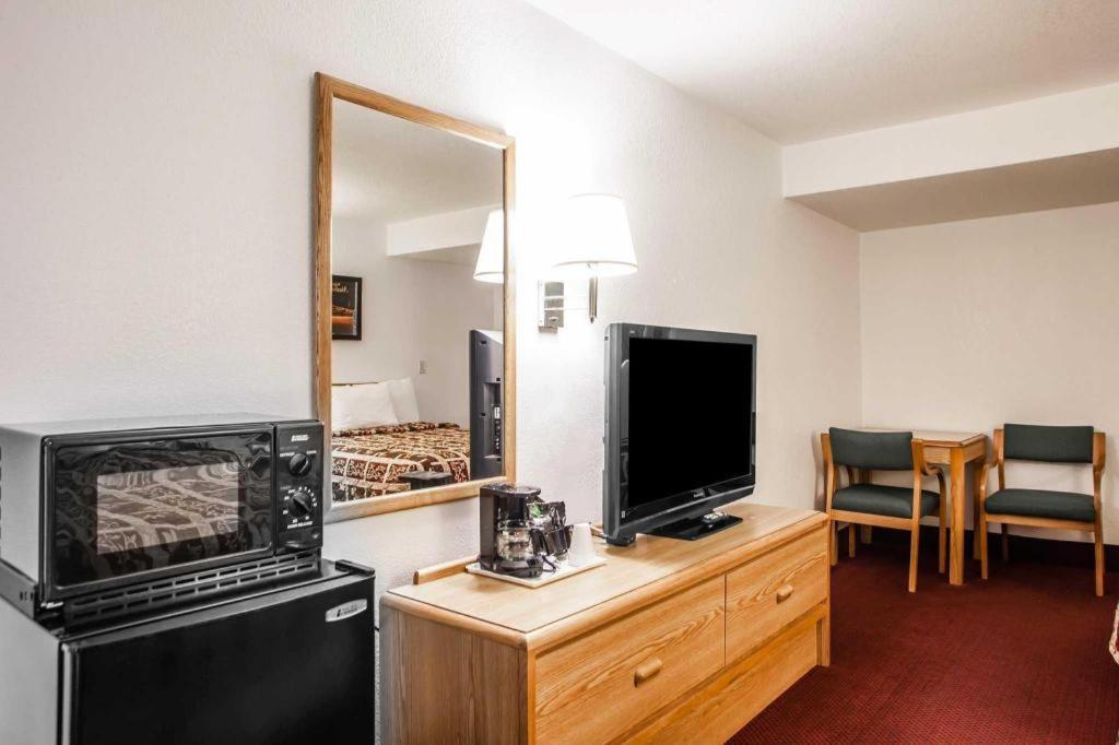 Econo Lodge Truman Inn Sedalia Buitenkant foto
