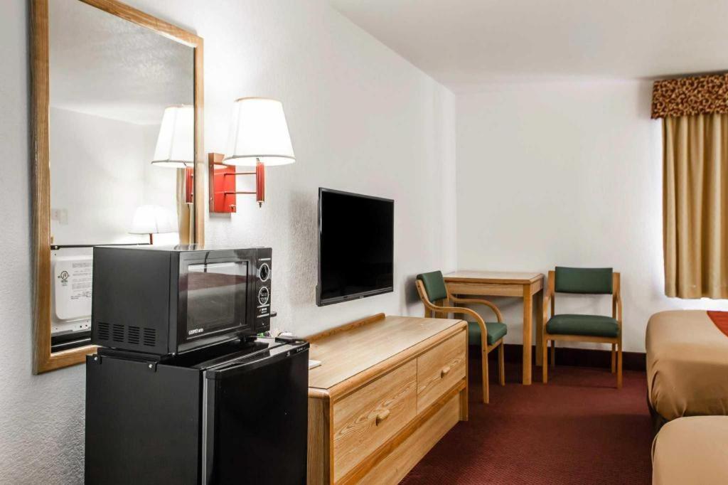 Econo Lodge Truman Inn Sedalia Buitenkant foto