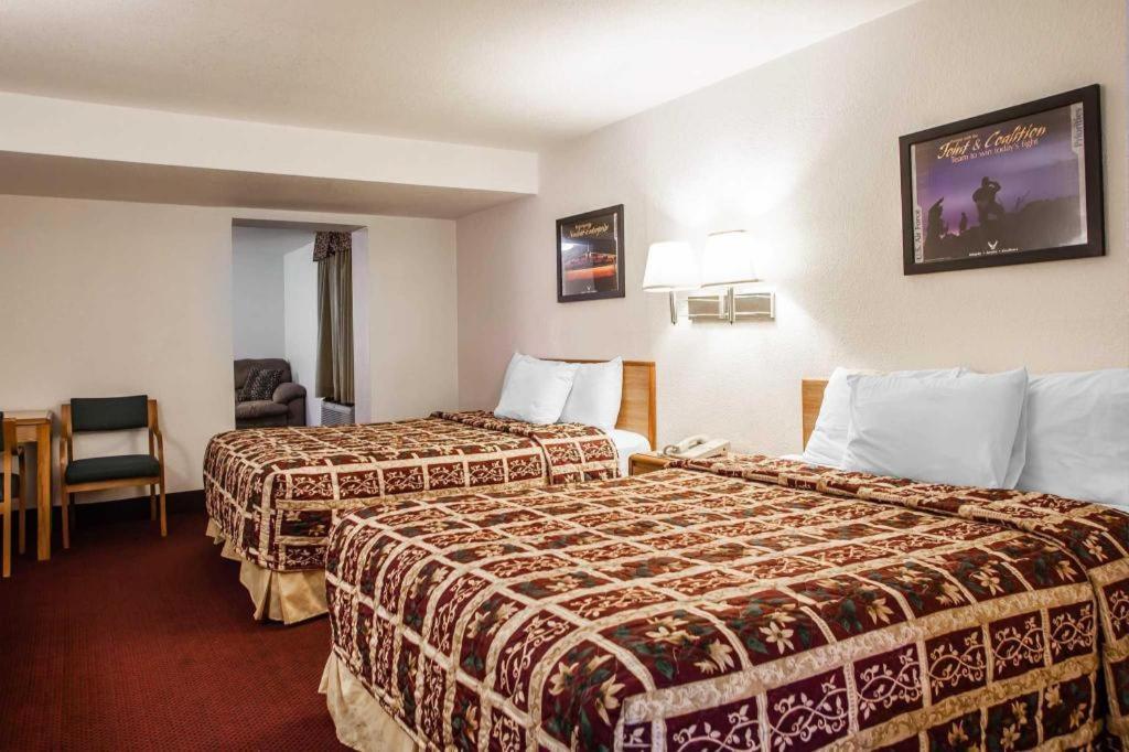 Econo Lodge Truman Inn Sedalia Buitenkant foto