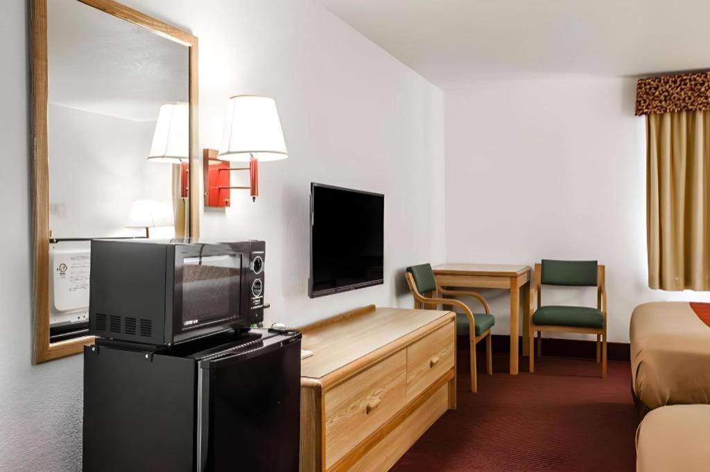 Econo Lodge Truman Inn Sedalia Buitenkant foto