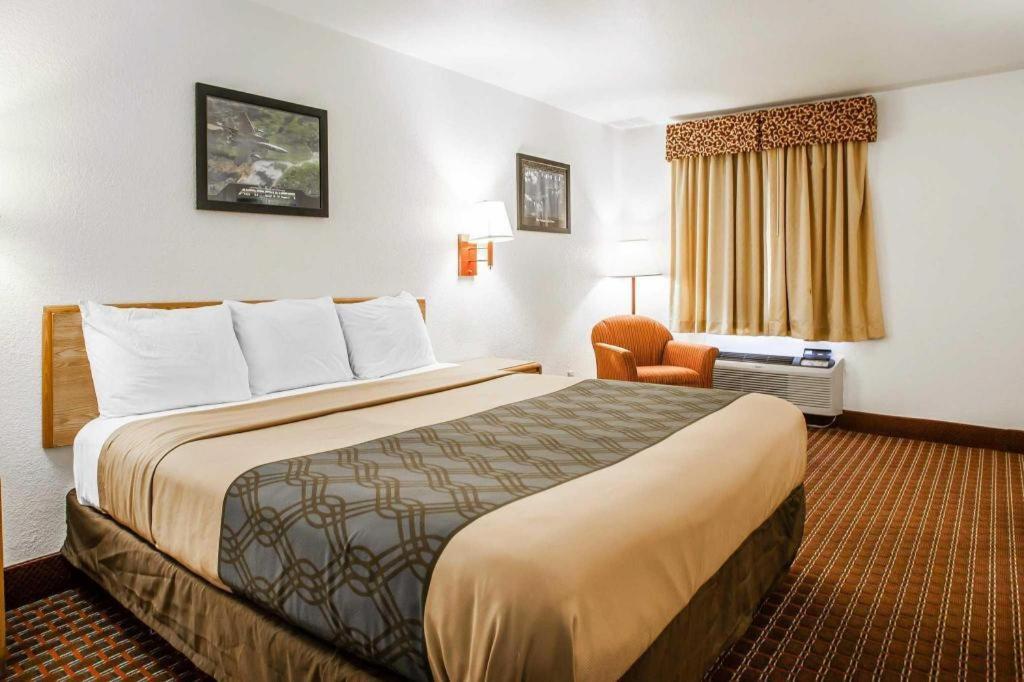 Econo Lodge Truman Inn Sedalia Buitenkant foto