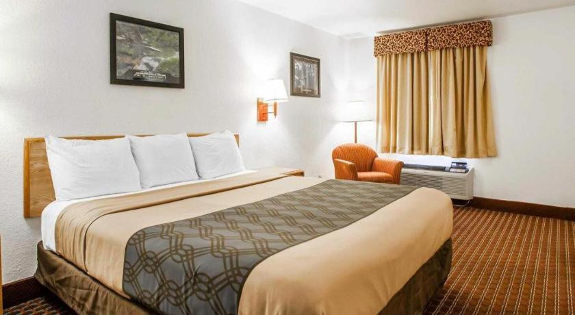 Econo Lodge Truman Inn Sedalia Buitenkant foto
