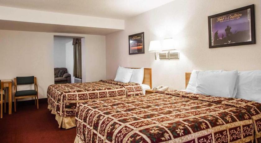 Econo Lodge Truman Inn Sedalia Buitenkant foto