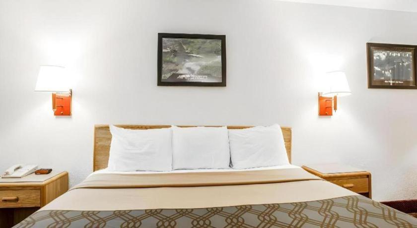 Econo Lodge Truman Inn Sedalia Buitenkant foto