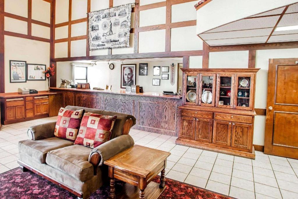 Econo Lodge Truman Inn Sedalia Buitenkant foto